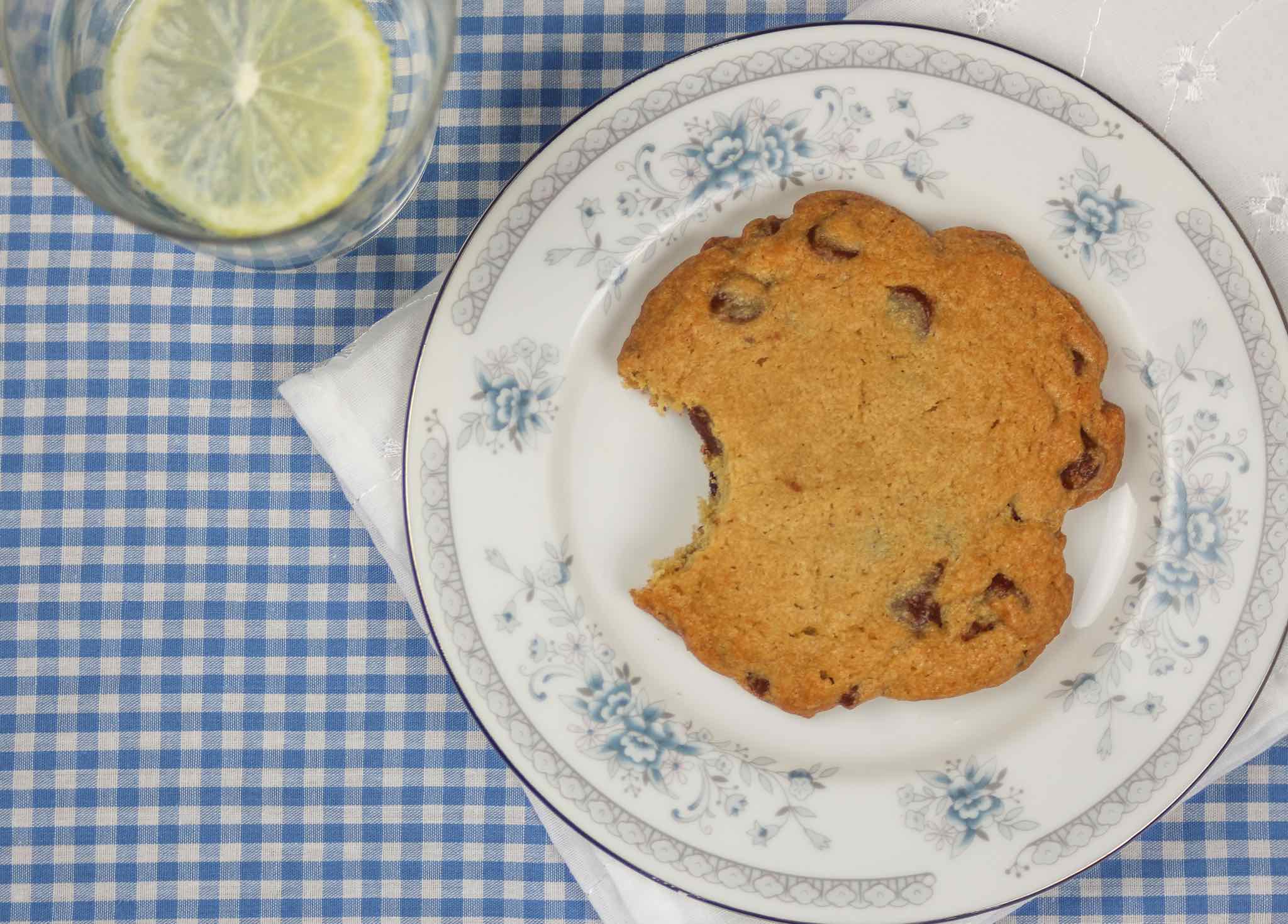 jumbo chocolate chip cookies